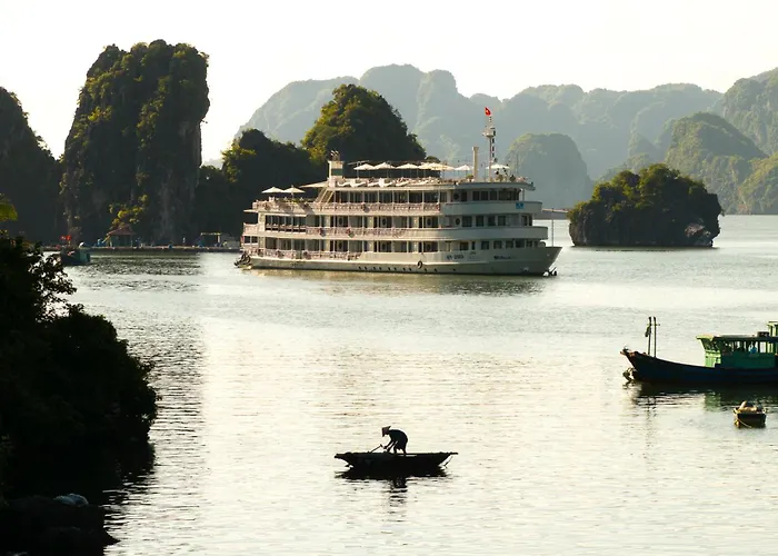 The Au Co Cruise 2 - And Lan Ha Bays Botel *