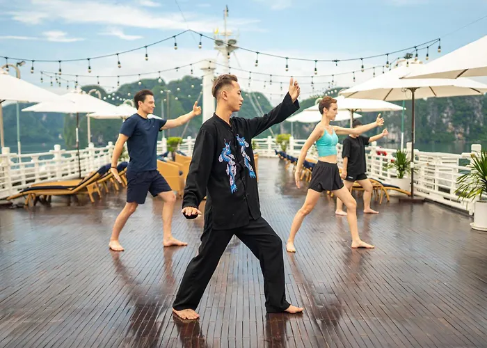 The Au Co Cruise 2 - And Lan Ha Bays Botel Ha Long